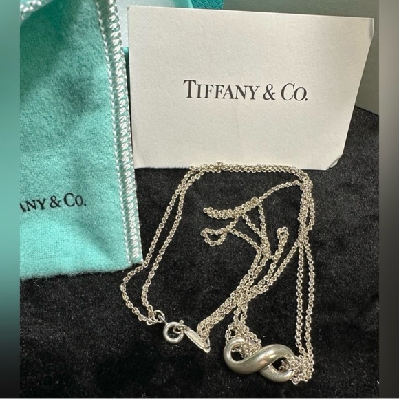 Full inclusion🌼🌸Tiffany & Co. Infinity Silver Necklace W/ Pouch-No callouts- - Picture 3 of 11